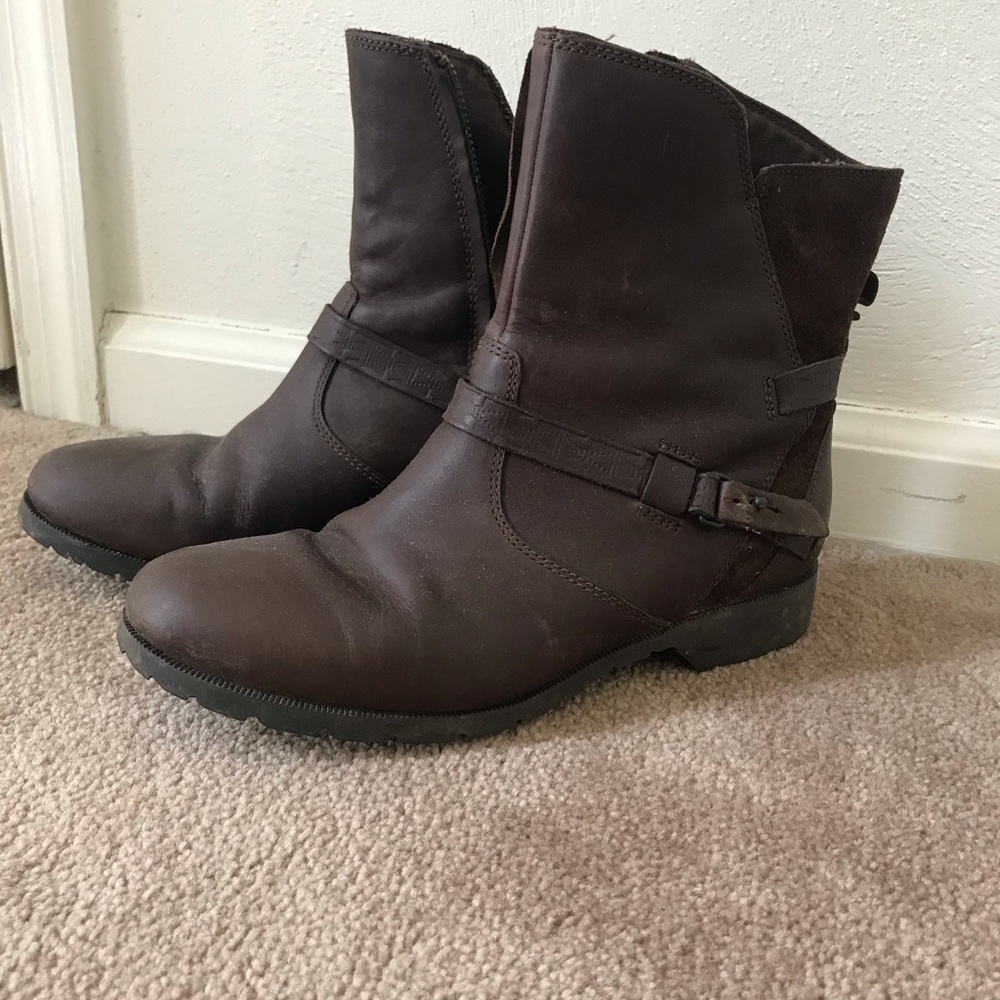 Teva midi boot
